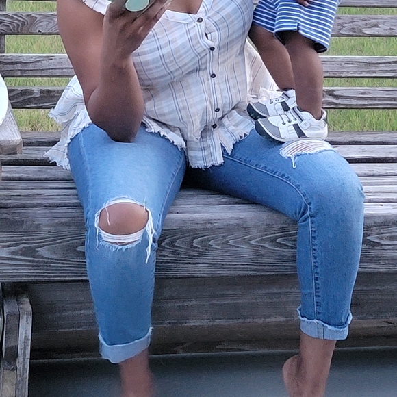 Juicy Couture Distressed Ankle Jeans - Picture 9 of 10